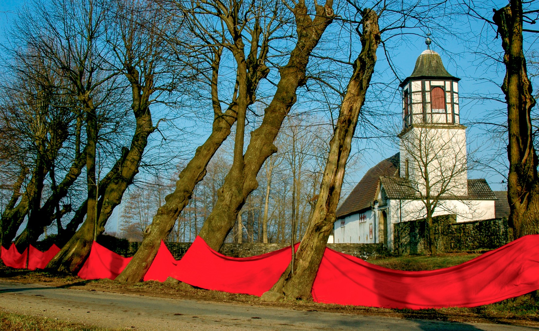 Wasserburg Alt-Bareneue, Kalkriese (Anne Grunge-Dirkers), Installation und Farbfotografie, 50 x 30 cm